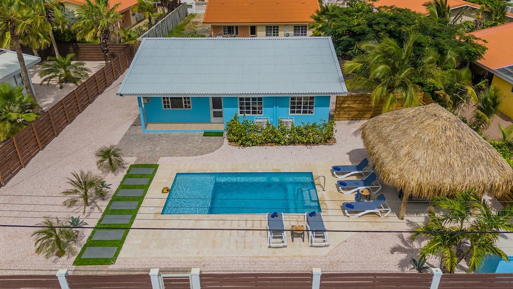 House of Joy Palapa Pool Near Eagle Beach