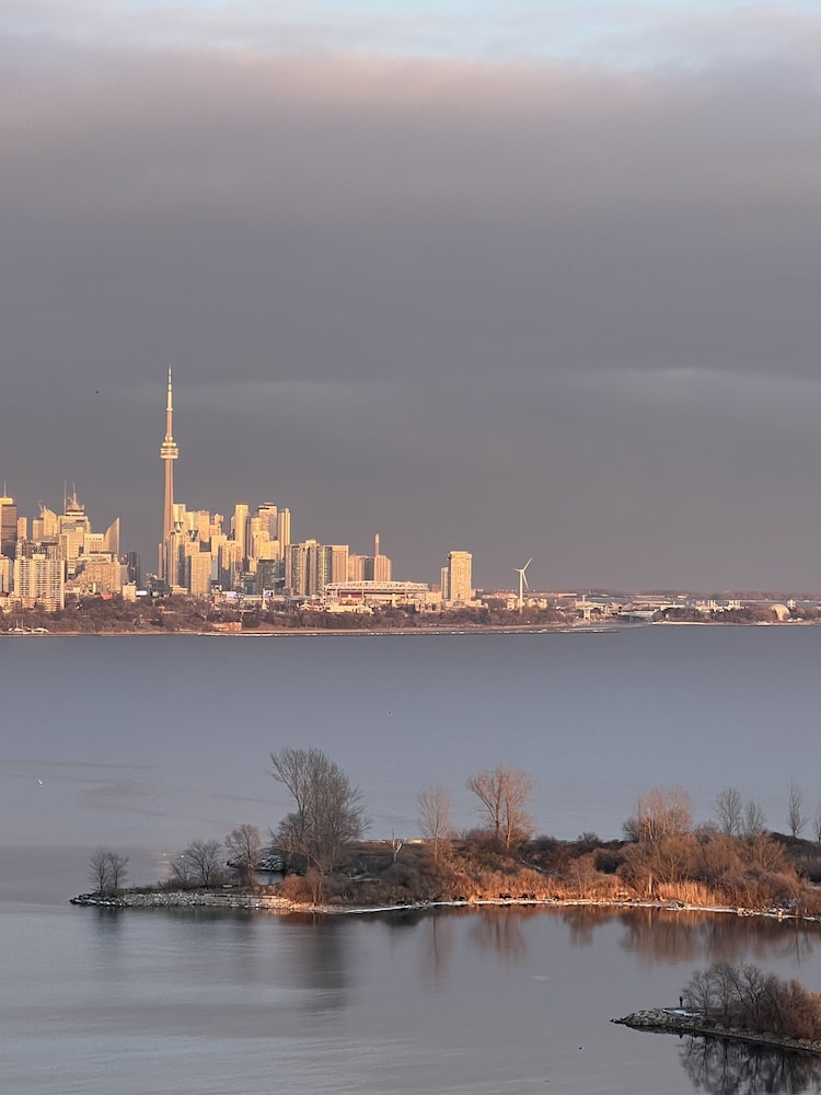 Adastay Suites Lakeview - Image 1