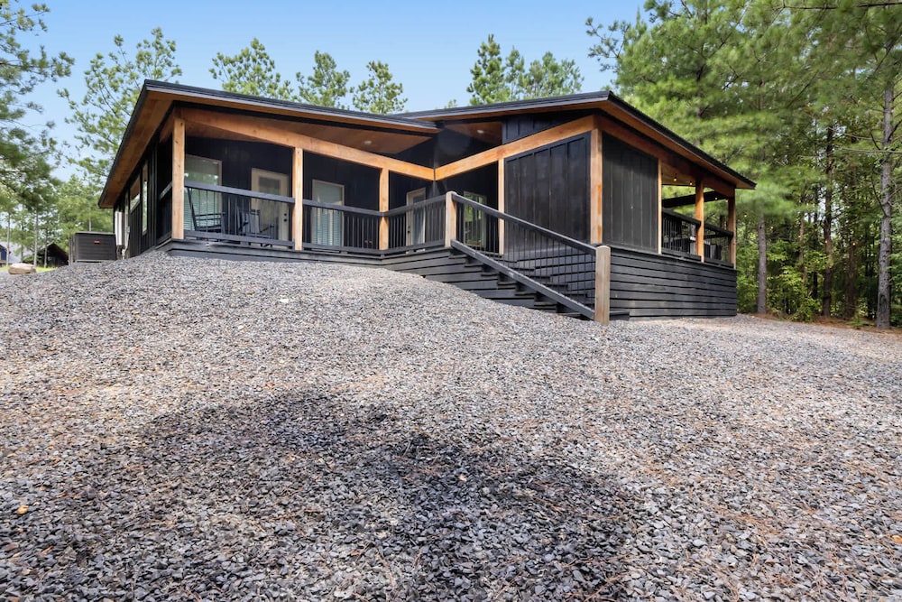 Whispering Retreat Sleeps 4
