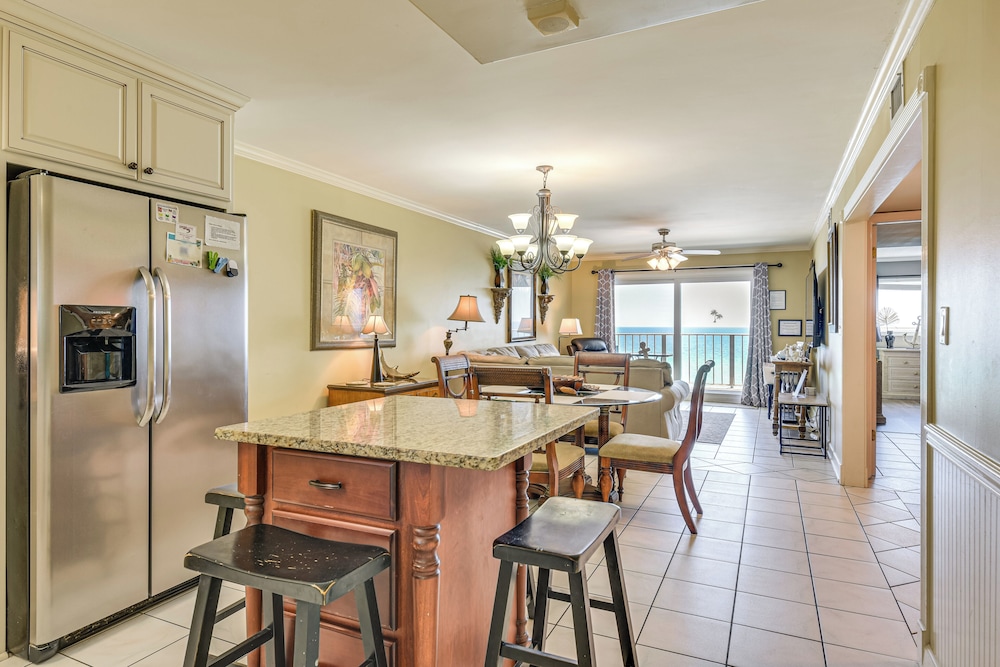 Beach & Pool Access: Regency Towers Condo in Pcb!