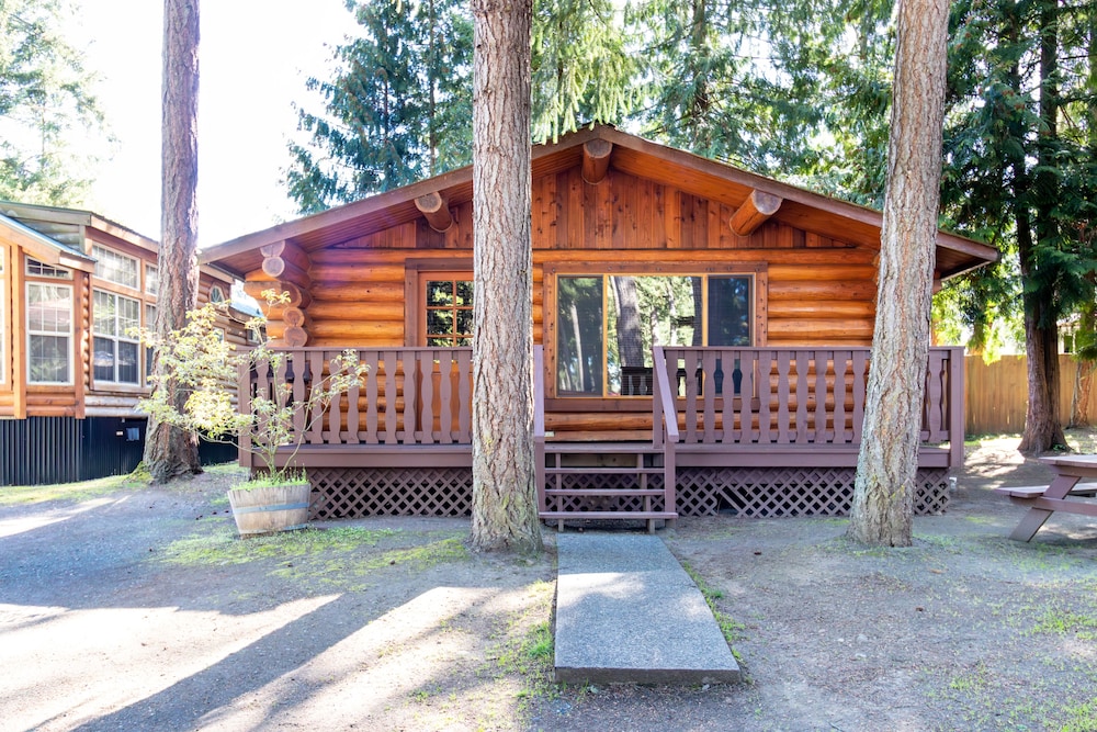 Parksville Vacations - Riverbend Cottages  RV Resort - Property Image 3