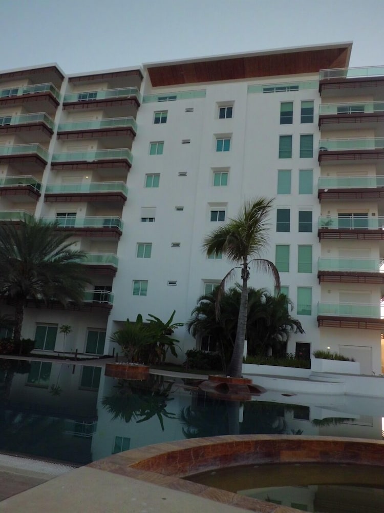 Condo AB Pacifica