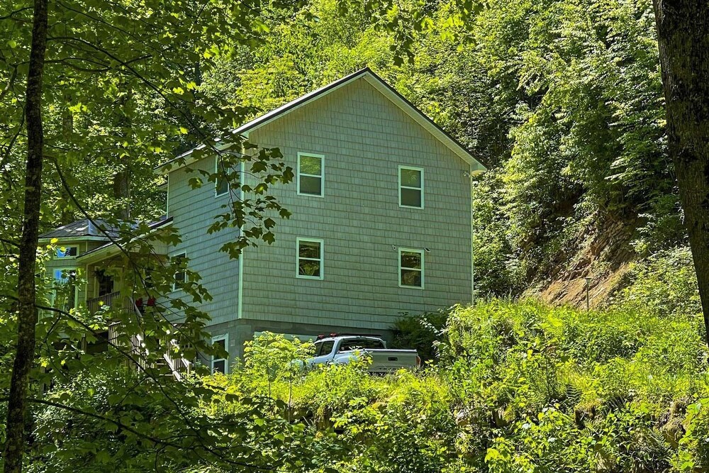 Peaceful North Carolina Retreat With Game Room! view 5