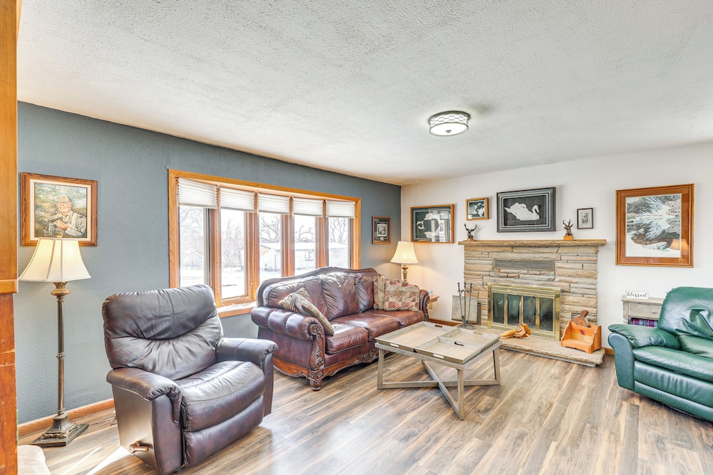 1/2 Mi to Dtwn: Pierre Family Home w/ Patio
