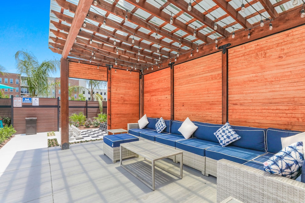 Bienville Townhouse in Mid City near FQ