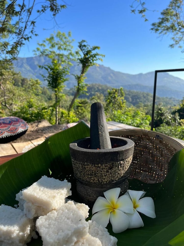 Ella Nine Peaks (Araliya Villa & The Club House)
