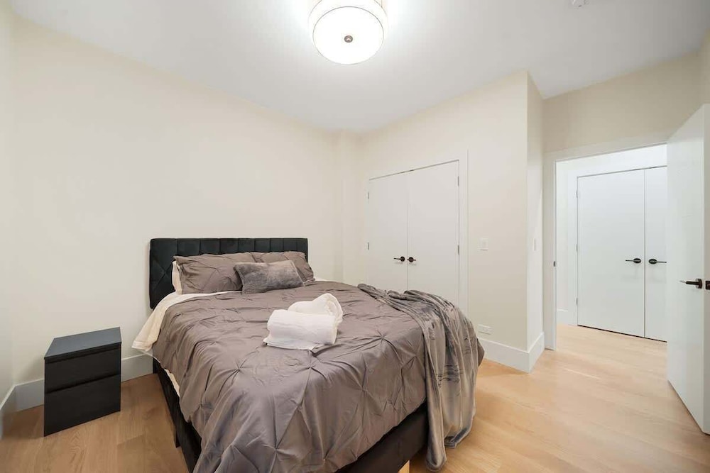 New Two Bed Condo by United Center With Balcony