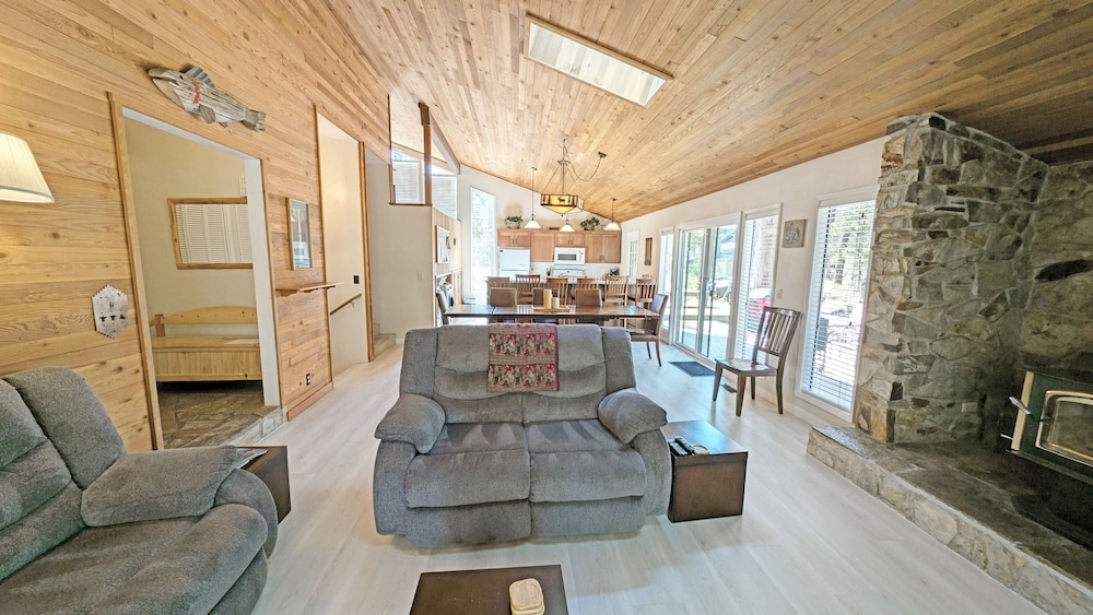 Whistling Swan 8 4 Bedroom Home