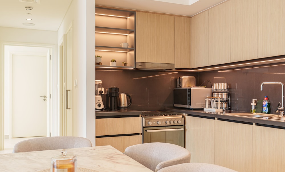 Downtown 2BR | Walk to Burj Khalifa + Dubai Mall