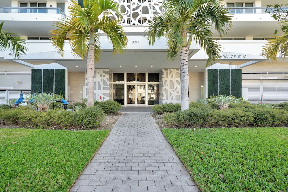Stunning 2BR 2BA Bay Harbour with Pool - main view