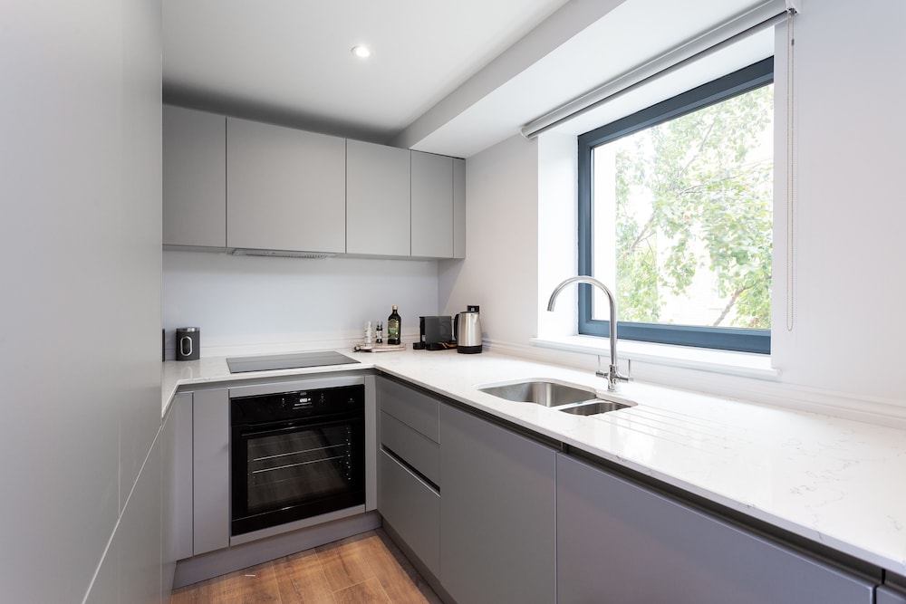 The Carlyle - Elegant Serviced Apartments