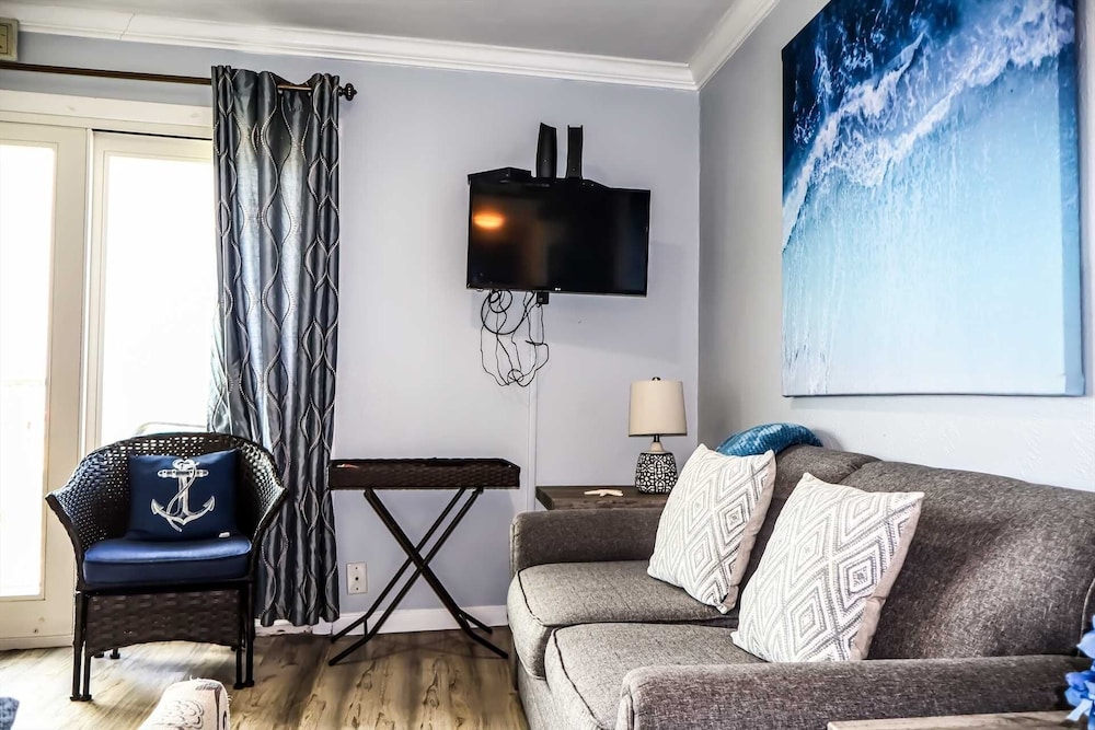 La Internacional 205 1 Bedroom Condo by RedAwning view 4