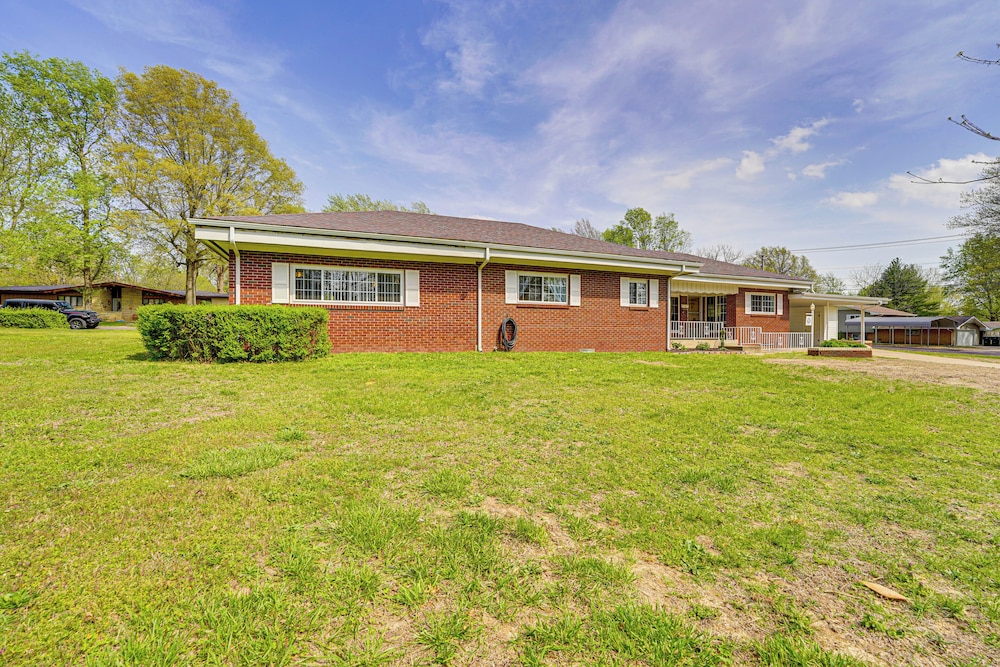 Mid-century 1950s Retreat w/ Carport in Monett!