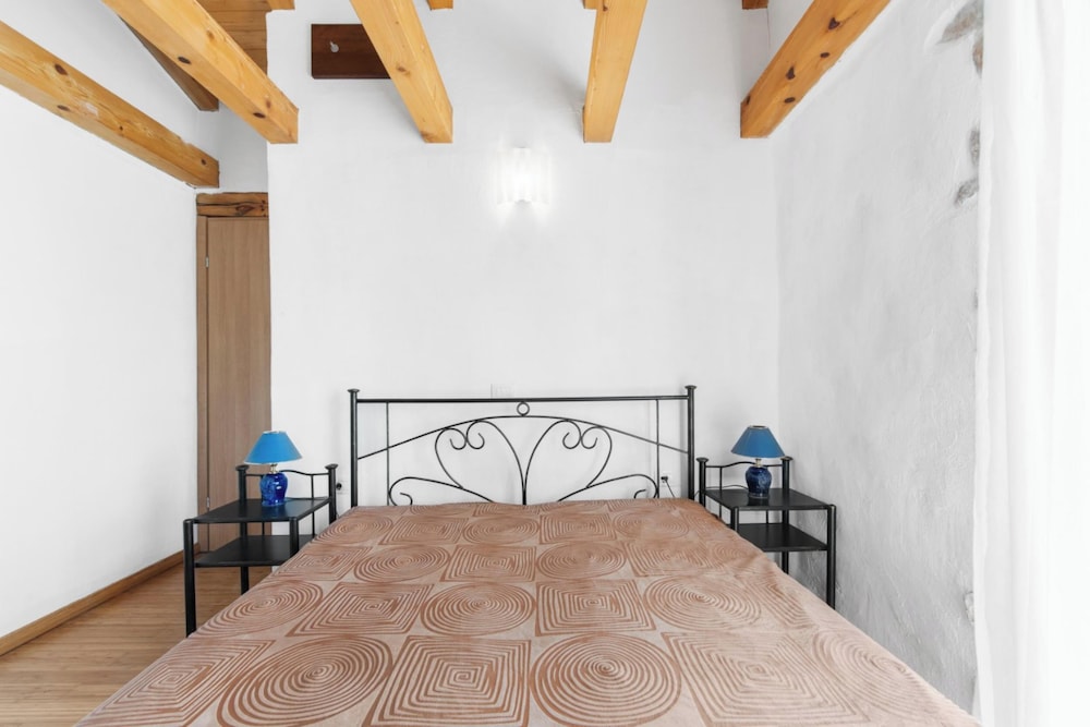 Holiday House with Pool Villa Ladybug