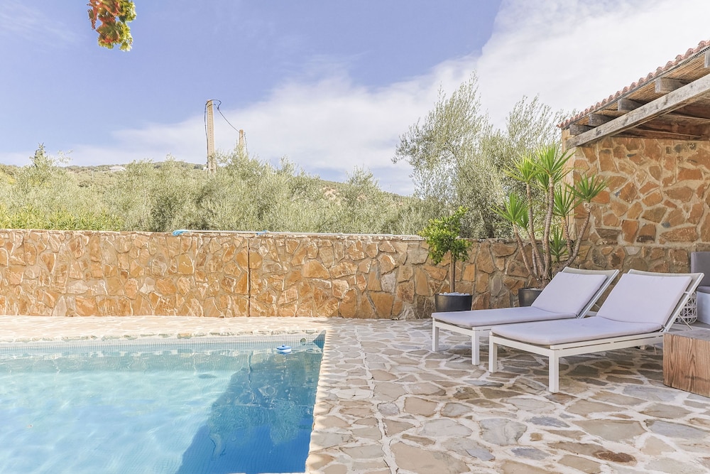 Casa Olivo in Izn jar