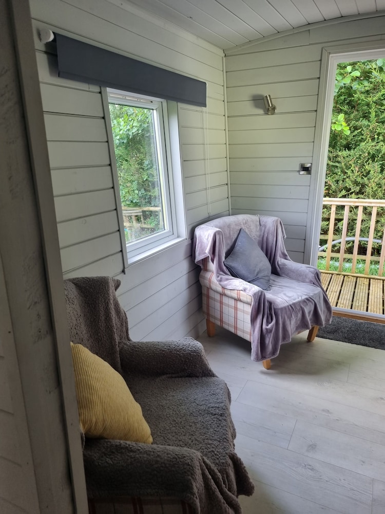 Glamping Hut - Sleeps 2, hot tub & Parking view 5