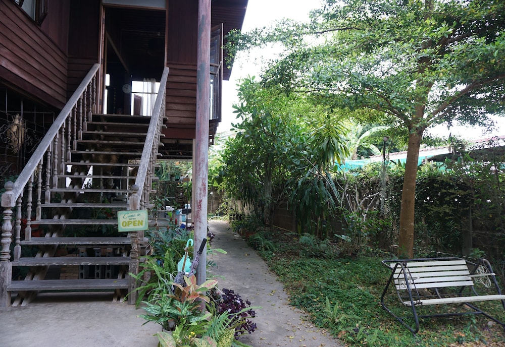 Kaampuju Cafe and Rooms