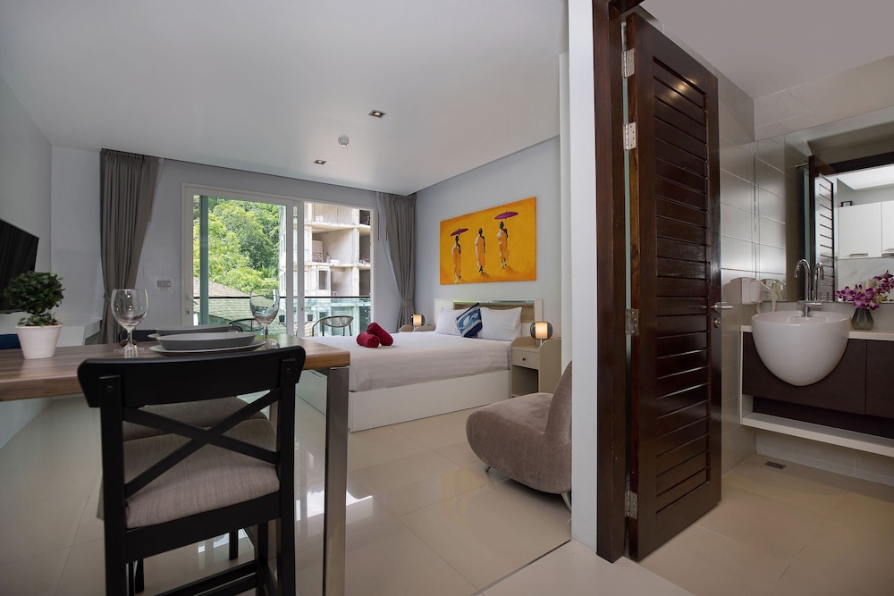 Emerald Hill Patong Apartment 420