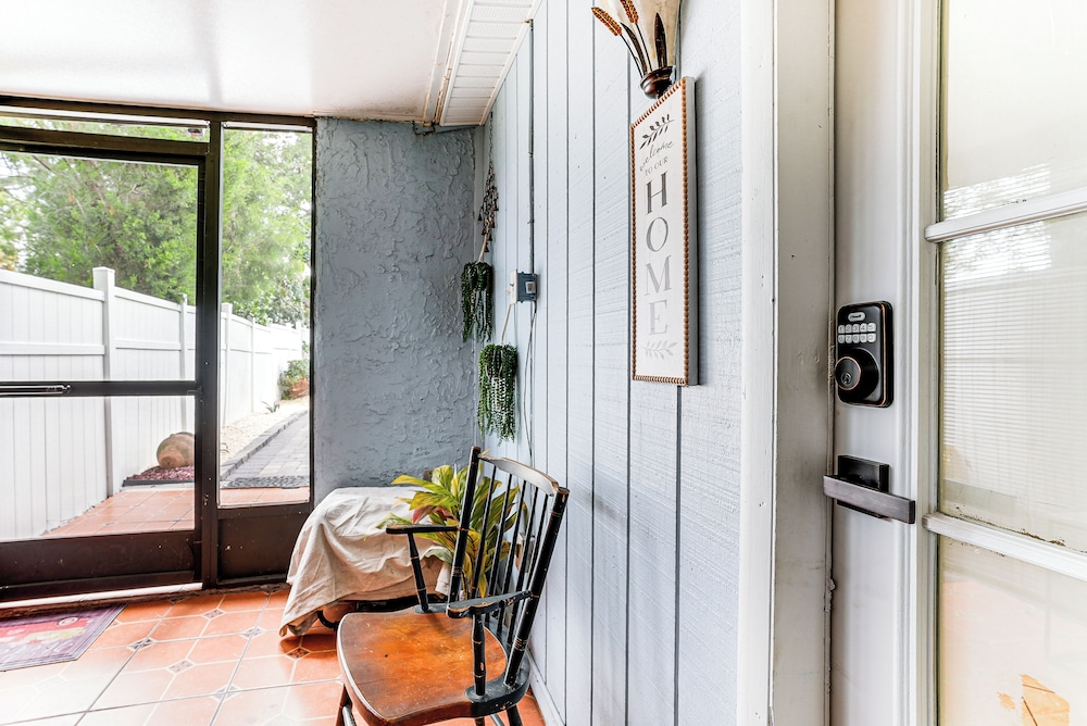 Screened Porch: Tampa Studio 4 Mi to Busch Gardens