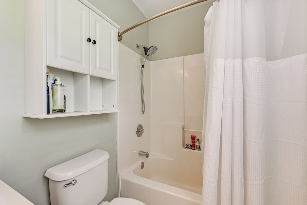 < 1 Mi to River & Downtown Belmont: Cozy Cottage