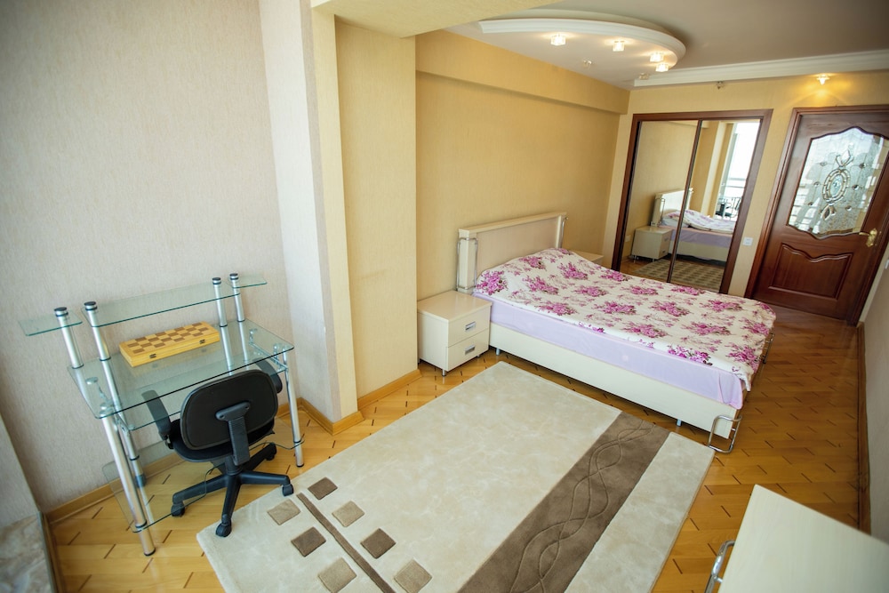 Dondar Apartment Formula 1 view