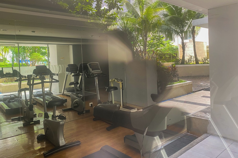 Cozy And Elegant Studio Apartment At Bassura City Near Mall