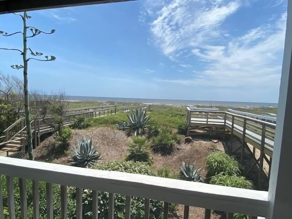 Due South - 5 Br Home