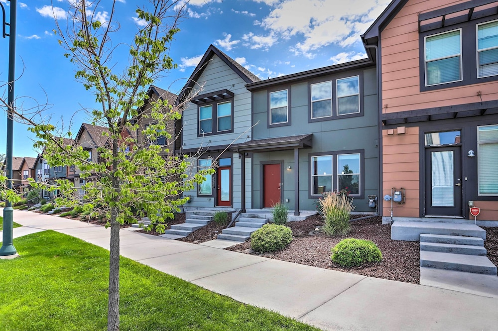 Spacious Denver Townhome Near Central Park! view 3