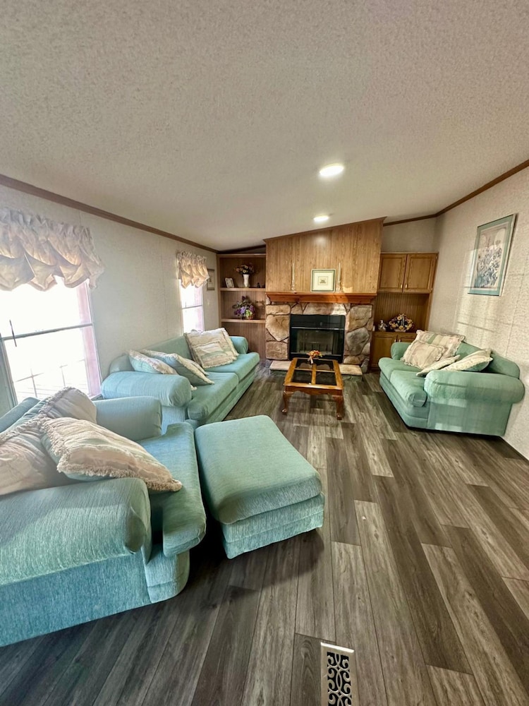 Secluded Lodge Farm Views 50 Acres Wifi