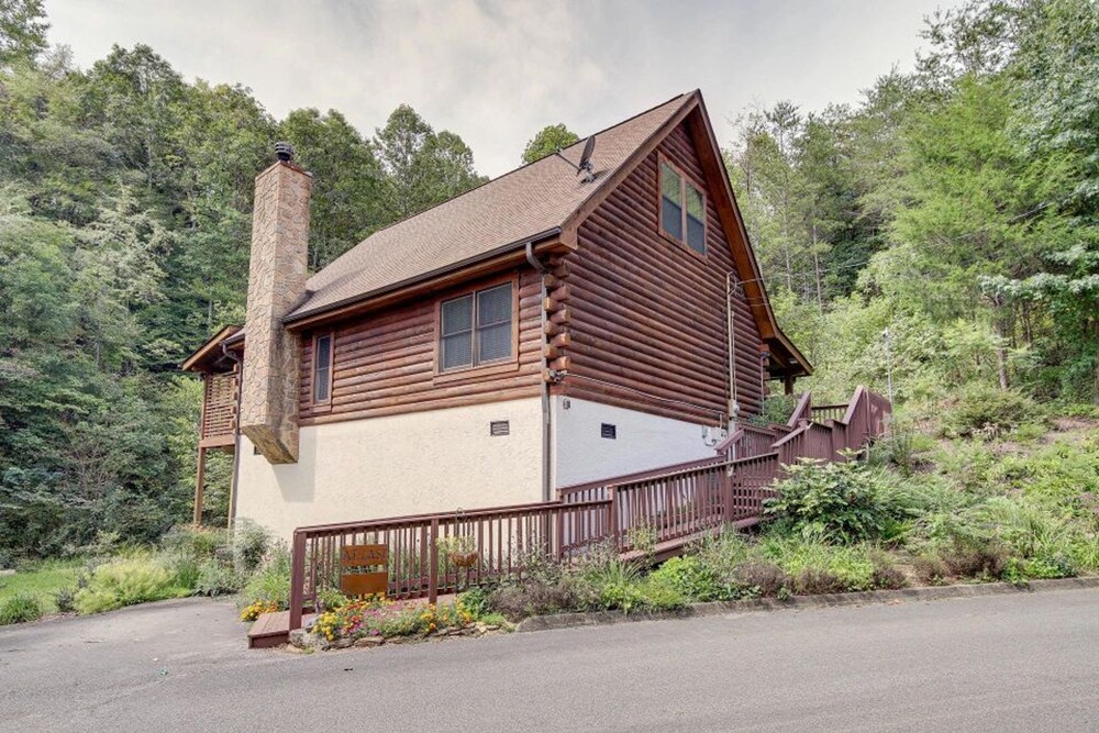 5-star w Pool Cozy Secluded Newly-renovated view 2