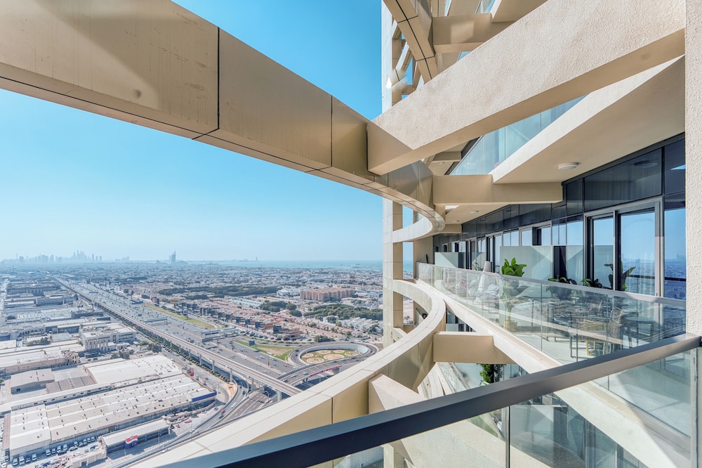PVH - Contemporary 2BR - Aykon Tower C