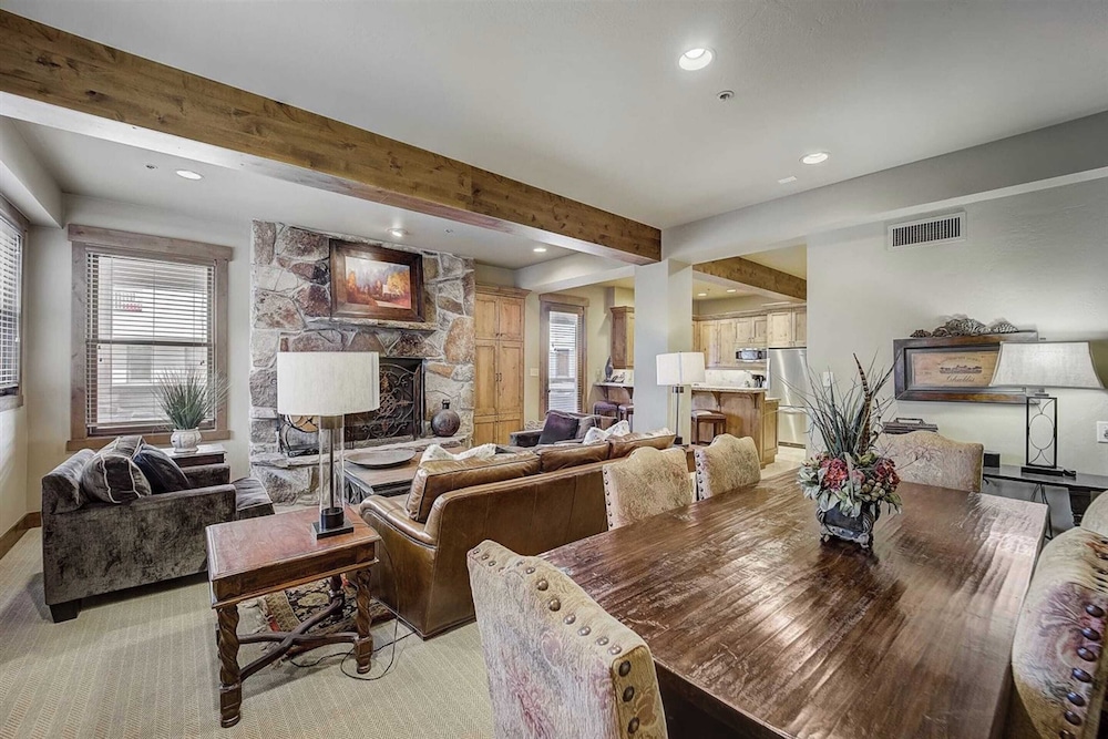 7 Condos, Ski-in/ski-out + Hot Tubs Sleeps 30 Mont Cervin by Avantstay