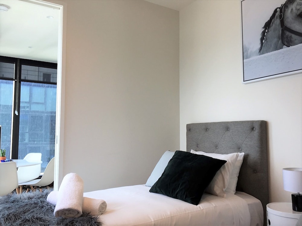 ReadySet Apartments on Southbank Boulevard