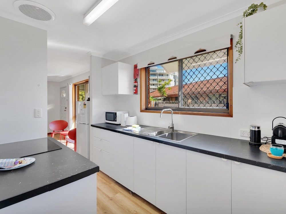 Tranquil 2-bed Townhouse Close to Beach