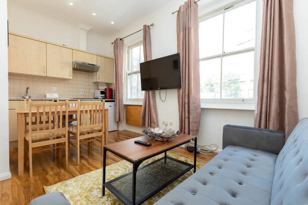 Centrally Located 1 Bedroom Apartment Near Paddington