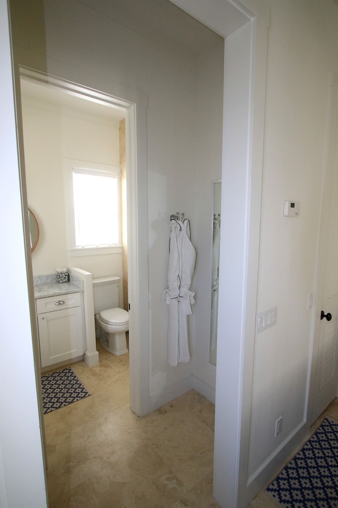 The Sandpiper Inn & Cottages