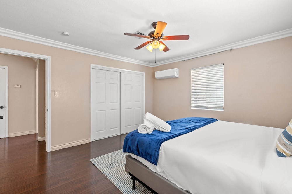 Modern Family Home w Full Amenities Near ONT