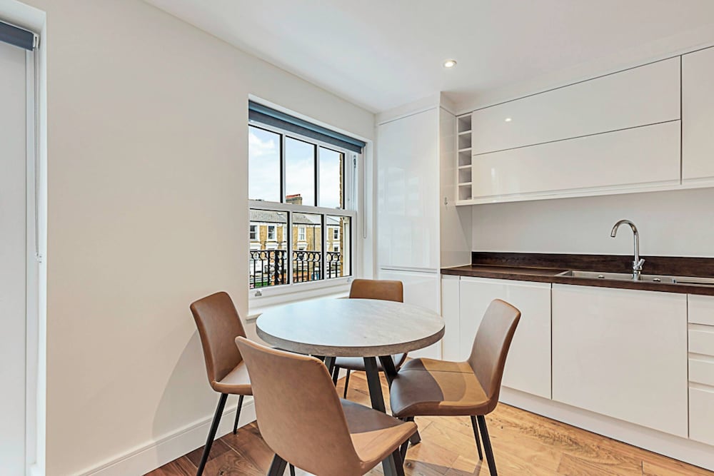 Chiswick Charm: 1 Bed Gem