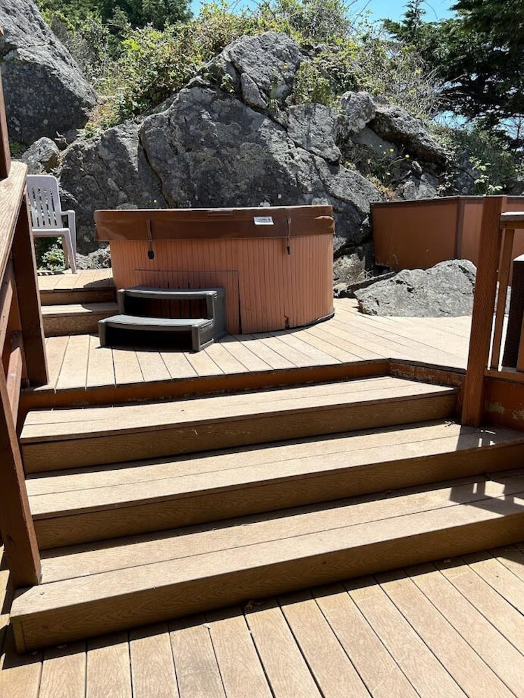 Oceanview Cabin 20 Private Jacuzzi Large Deck