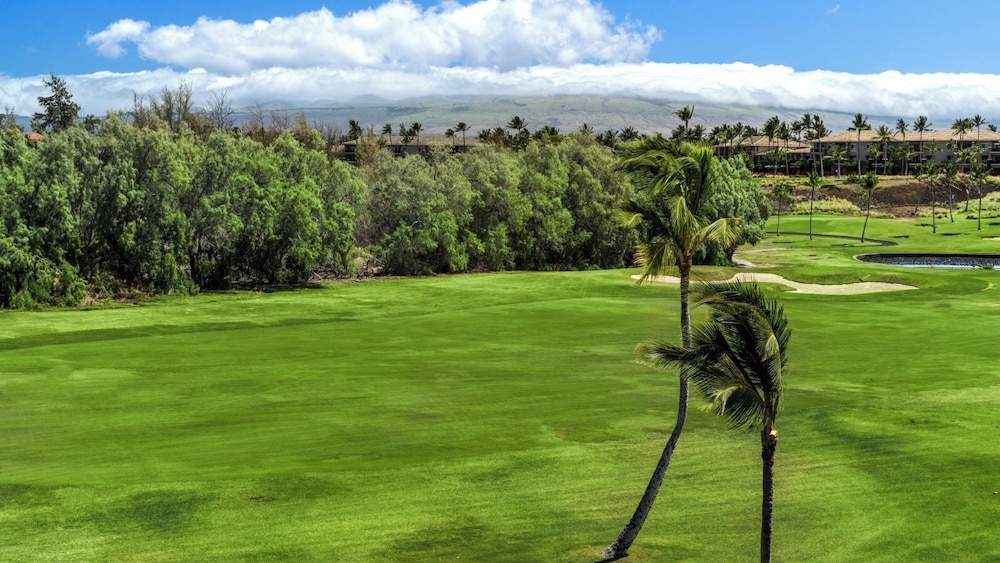 Top-floor Condo w/ Golf and Mountain Views - Pool, Gym, Wifi - Vrkcv
