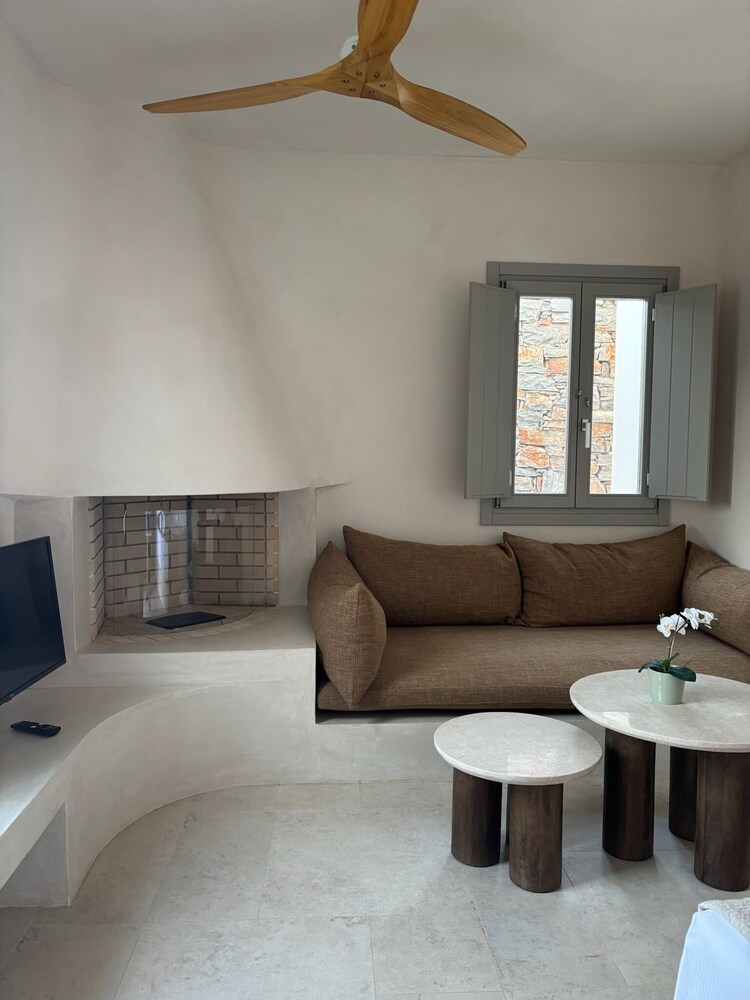 Pentanemi Folegandros