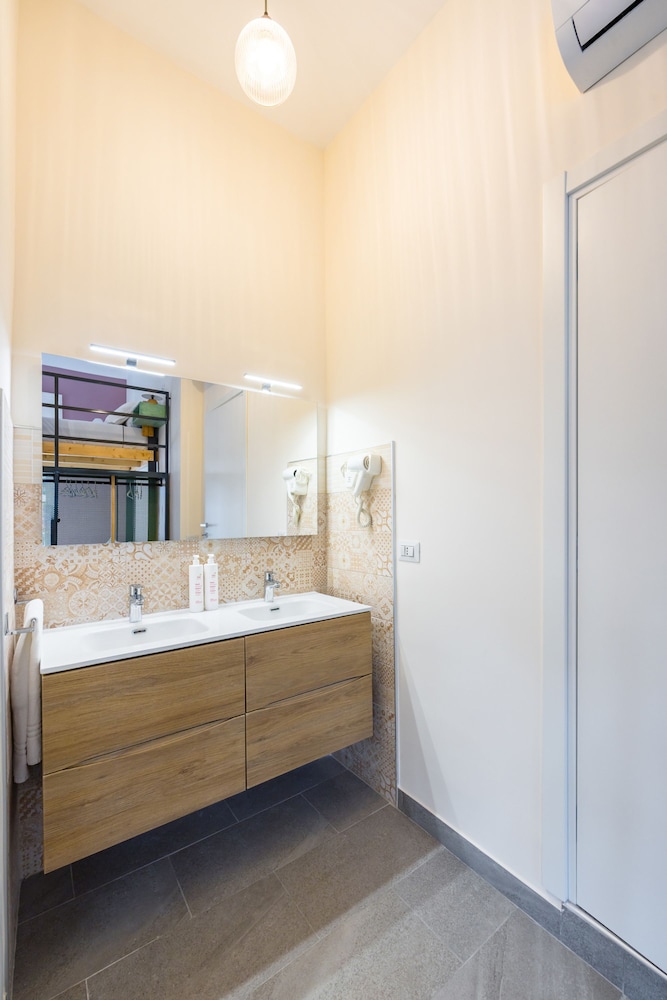 Central Station Housing - Apartment 1 by Wonderful Italy