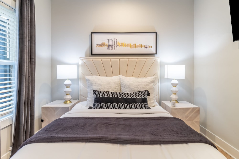 Monty by Avantstay 4bdr 4BA Balcony w Outdoor Seating 5mins to DT