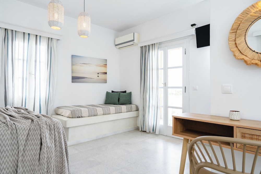 Diamantis studios apartments