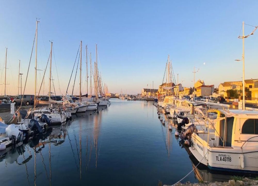Cozy Beachside Villa in Serignan