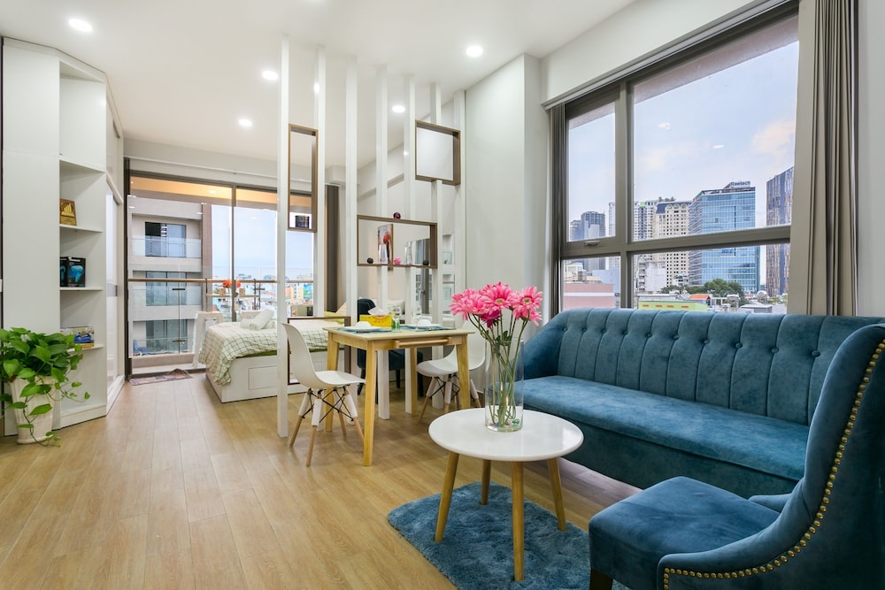 Jennifer House - Millenium Apartment
