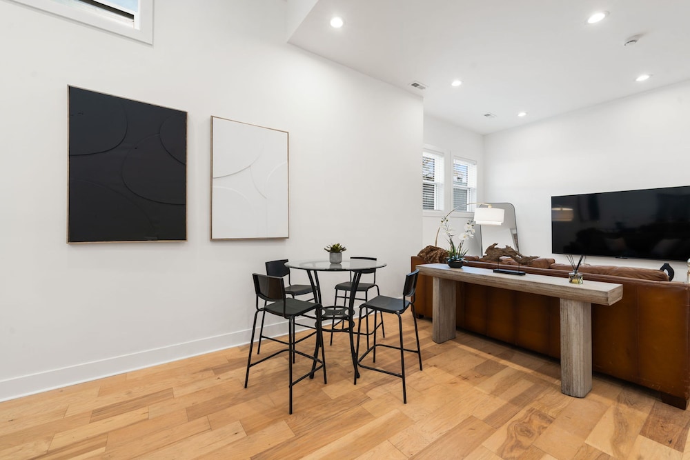 New Listing Family West Town Unit