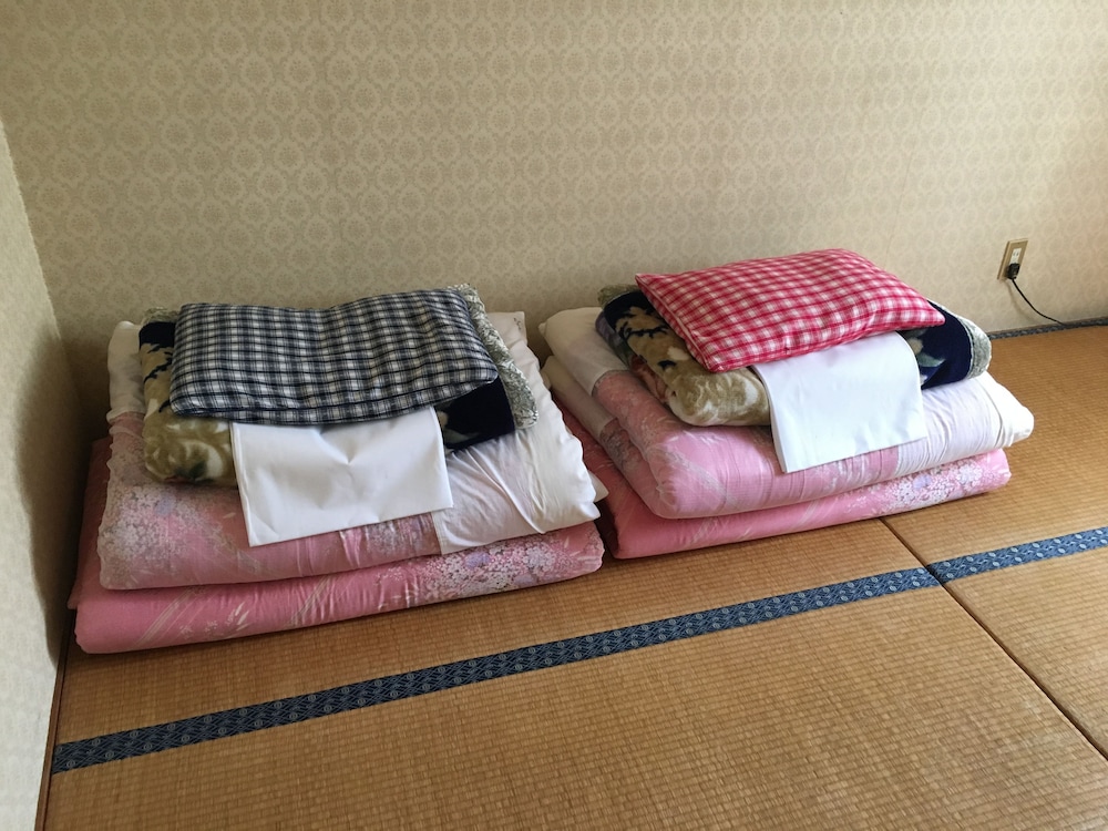 LODGE BEARS