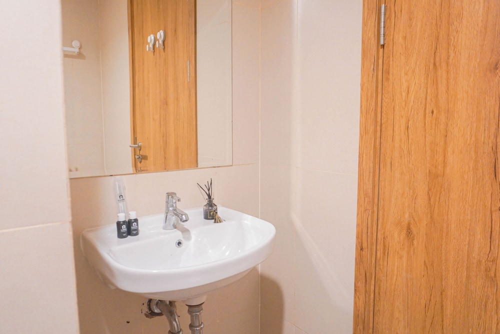 Good Choice and Comfy Studio Apartment at LRT City Jatibening