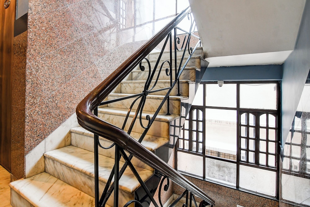 Fabhotel Gulshan Palace